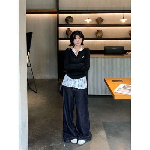 Sweet and Spicy Unique Embroidered Long-Sleeve Knit Top for Women - Early Autumn New Arrival Slimming and Elegant Layering Design - Black