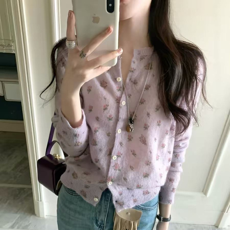Korean-Style Beautiful White Floral Knit Cardigan Jacket for Women, Early Spring Design, Niche Outerwear, Loose Fit, Slimming Top