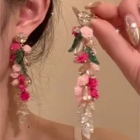 Модные длинные серьги фуксия с кисточками, городской стиль, с цветочным узором