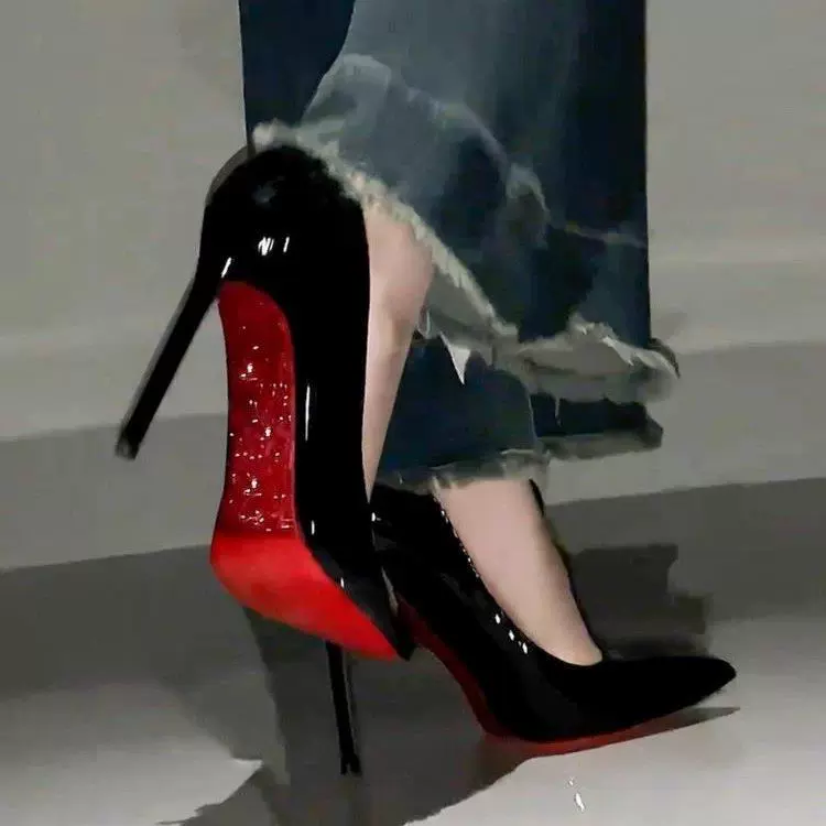 Женские туфли на высоком каблуке с красной подошвой, сексуальные черные туфли-стилето на низком ходу, новые элитные туфли-лодочки из лакированной кожи с острым носком, коллекция 2025 года.
