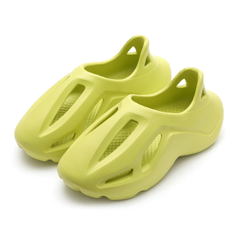 Zapatos de agujero de coco al por mayor sandalias de plataforma antideslizantes al aire libre de verano de pareja para hombres EVA zapatos de playa de una pieza ins fashion