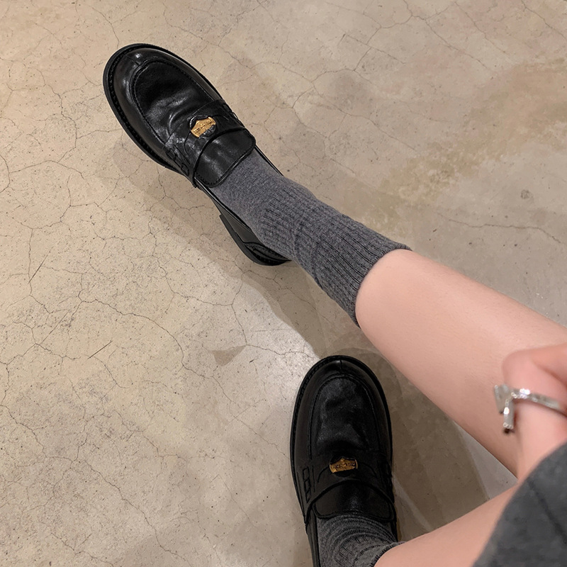 Su Yinyin mismo estilo primavera nuevo británico retro pulido pequeña Moneda de Oro mocasines zapatos de una sola capa zapatos pequeños de cuero de las mujeres