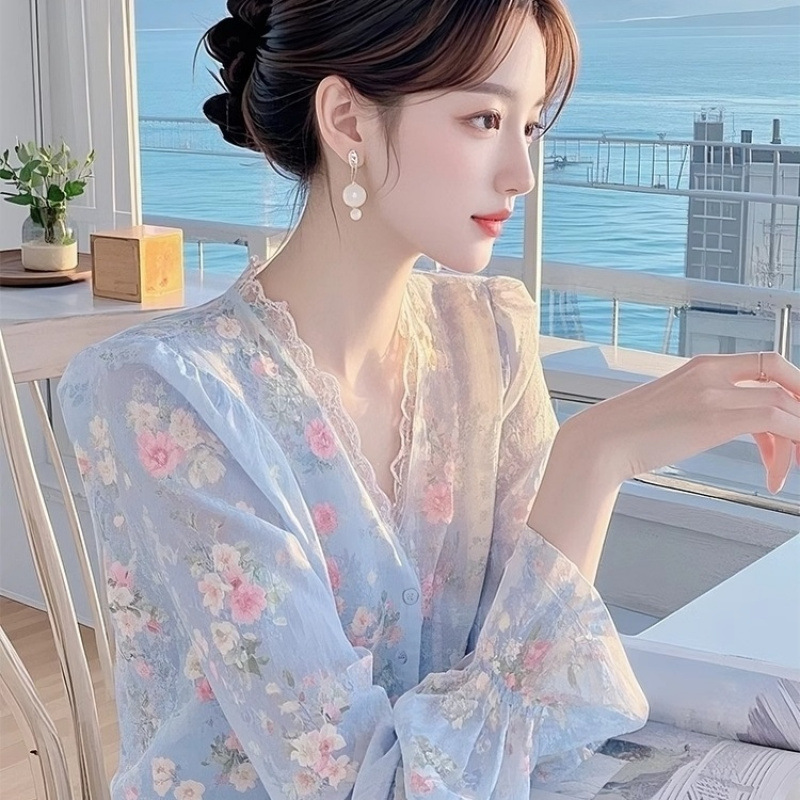여성을위한 프랑스 고급 블루 꽃 무늬 긴팔 쉬폰 셔츠 봄 새로운 스타일의 가벼운 럭셔리 스타일 아름다운 탑