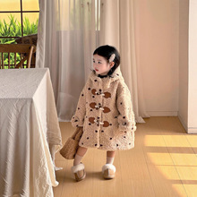 女童冬装奶茶色满绣圆点牛角扣羊羔毛大衣连帽长款保暖毛毛衣外套