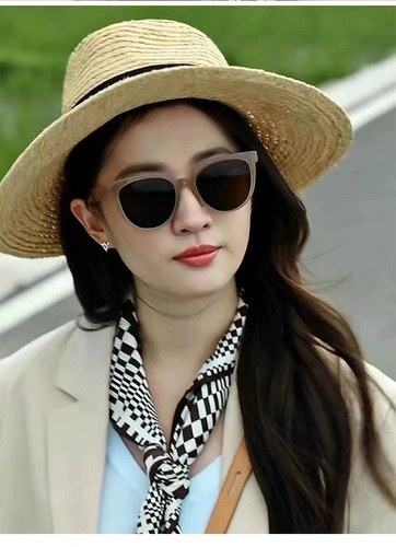 Liu Yifei and Xu Hongdou's same brown sunglasses for women Korean version ins versatile classic face-showing small polarized sunglasses