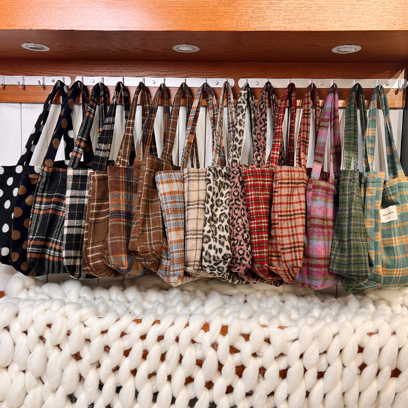 가을과 겨울 새로운 양모 격자 무늬 어깨 가방 대용량 핸드백 빈티지 올 매치 통근 패션 여성 가방