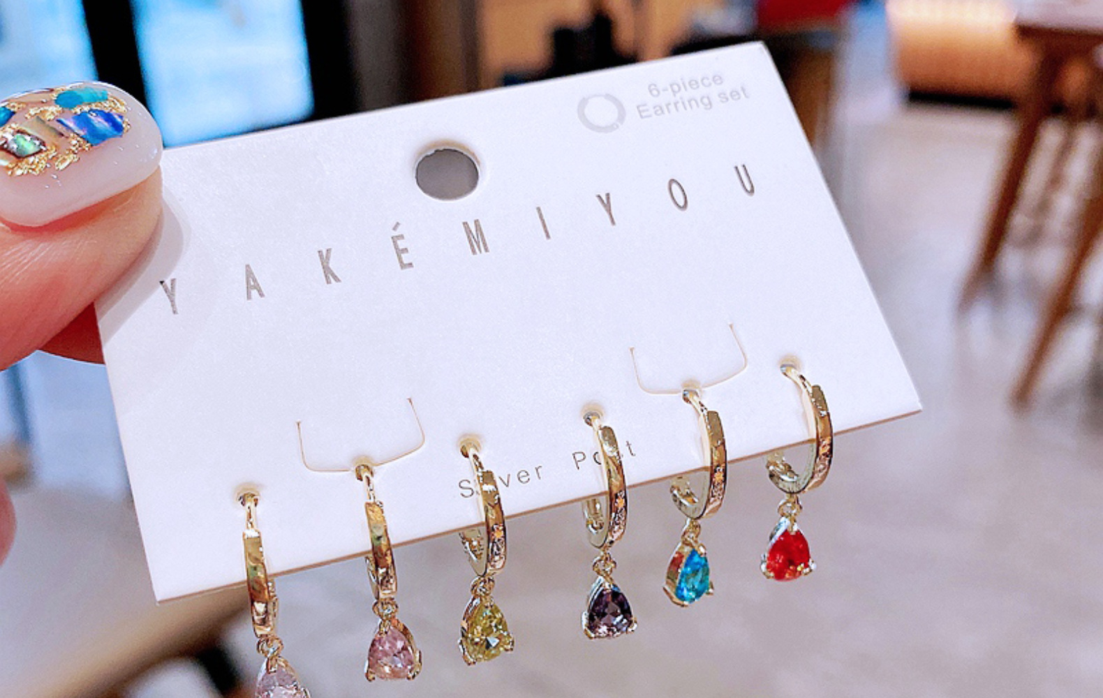Yakemiyou Lady Water Droplets Copper Zircon Earrings display picture 3