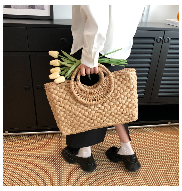 Women's Medium Straw Solid Color Vacation Streetwear Weave Zipper Straw Bag display picture 4