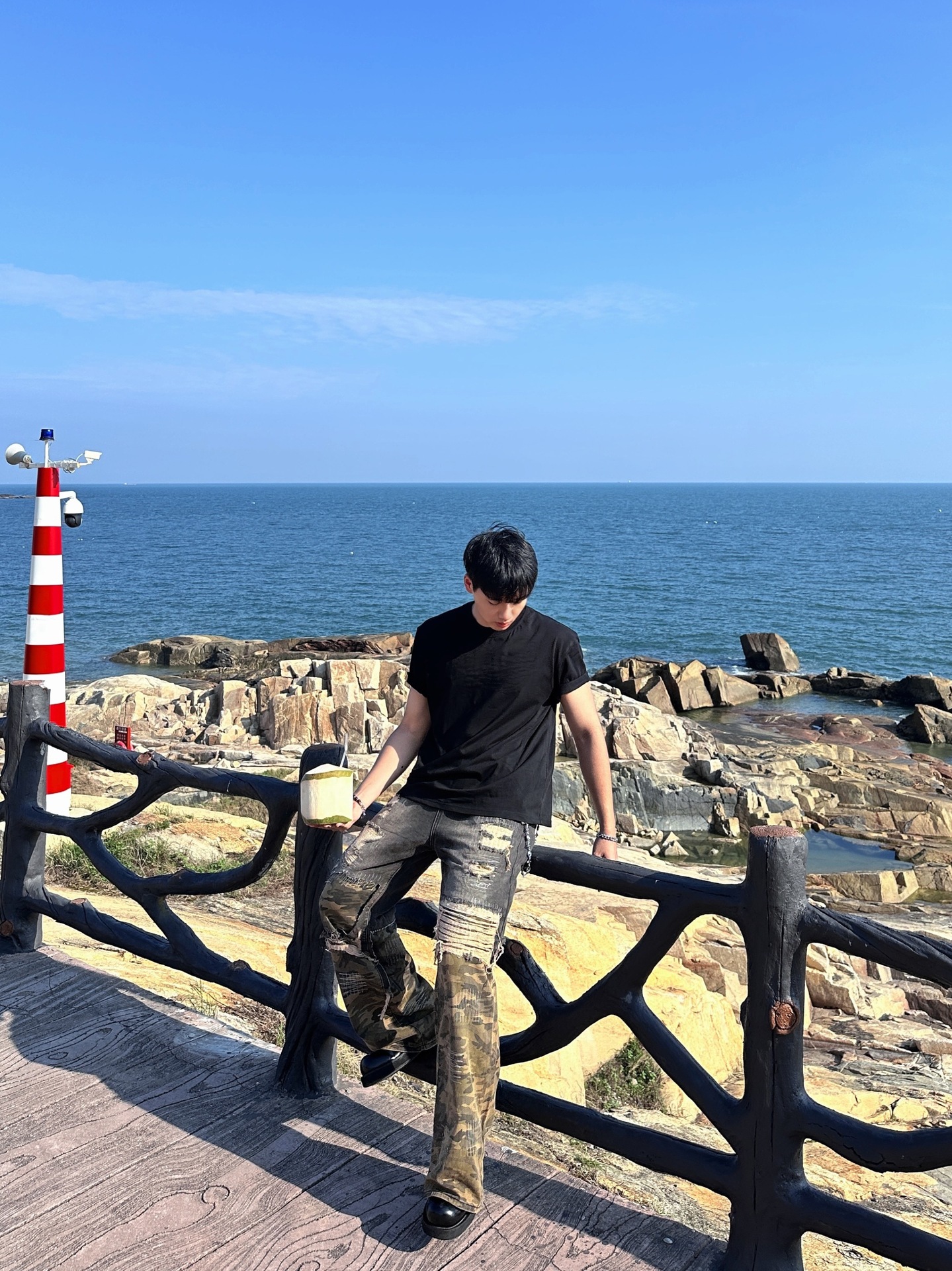 Junge Europäischen Und Amerikanischen Stil Pad Tuch Camouflage Patchwork Zerrissene Jeans 2025 Neue Street Fashion Design Lose Gerade_voghion.com