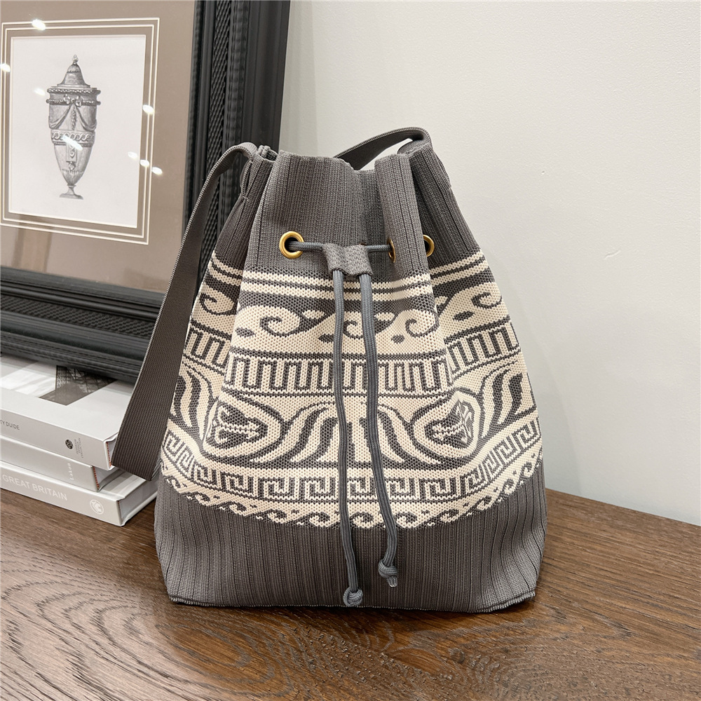 Women's Medium Knit Geometric Vintage Style Classic Style String Tote Bag display picture 19