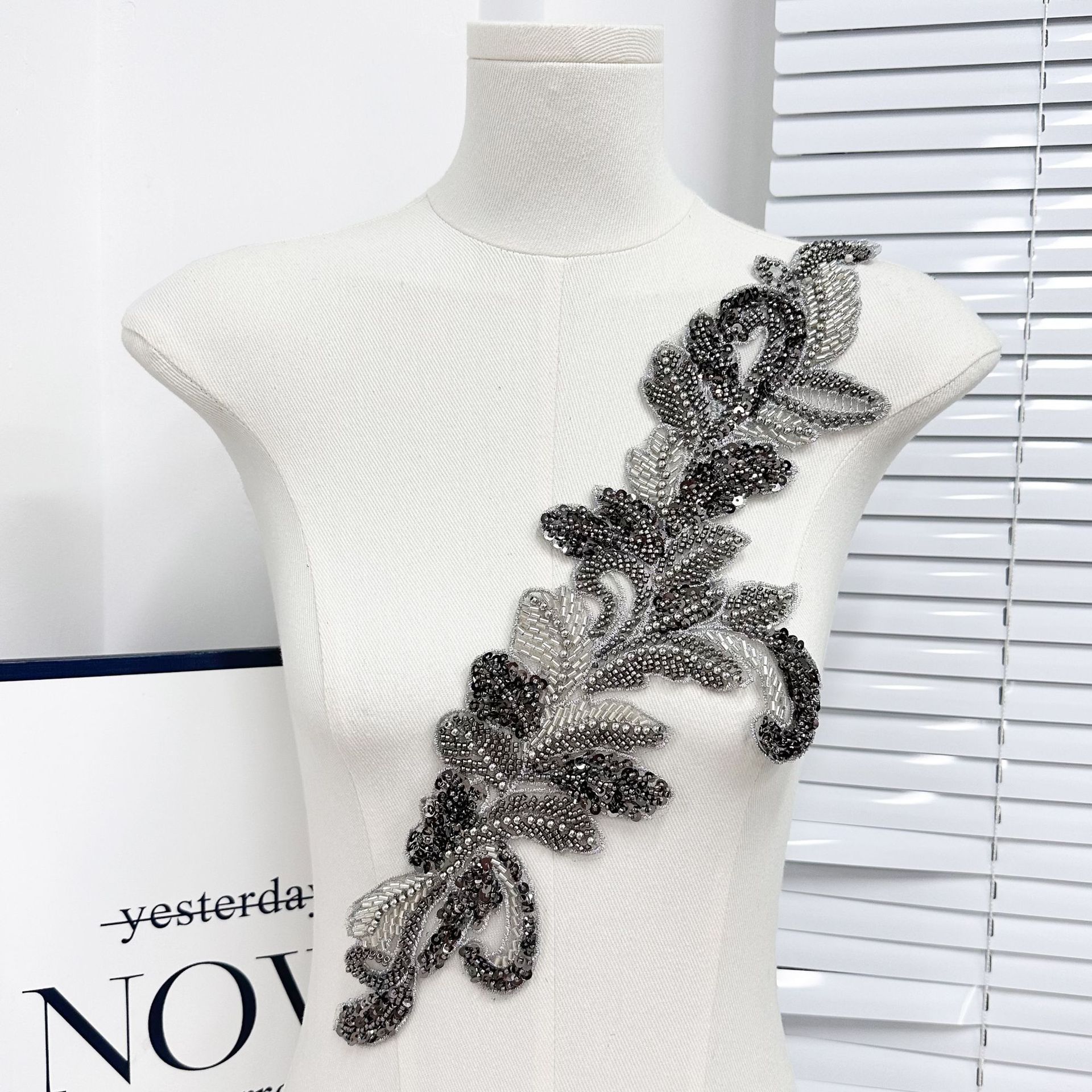 Accesorios de ropa de perlas de clavos industria pesada flor diDi turbante sombrero vestido de boda abrigo ropa de mujer nueva decoración flor pectoral