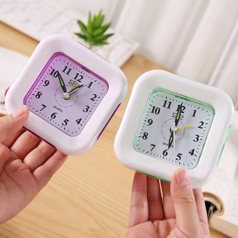 Fábrica directa de moda simple despertador de plástico cuadrado pequeño dormitorio cabecera silenciosa despertador de plástico reloj digital