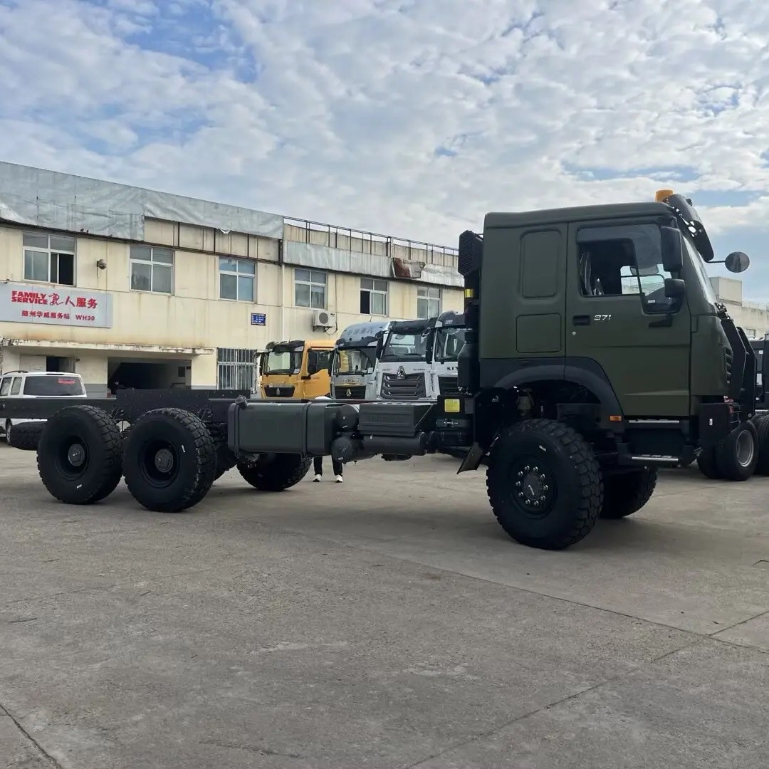 Howo front four-wheel rear eight-wheel engineering dump truck, Hongyan Genlyon heavy-duty muck transport vehicle, motorcycle two-wheeler, trading market