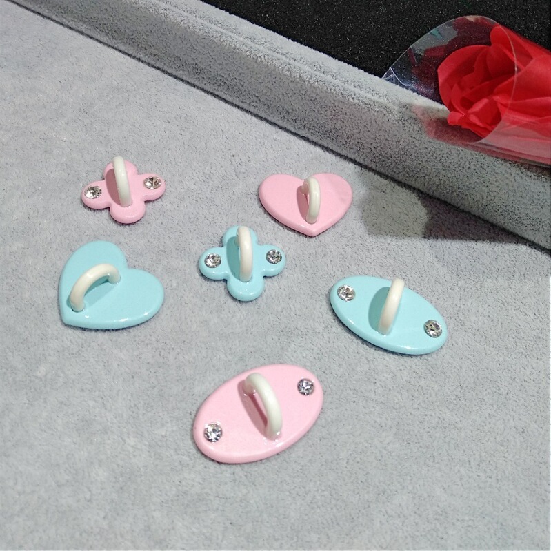 Korean Accessories Adhesive Hooks in Cream-Colored Heart, Oval, and Four-Leaf Clover Shapes for Phone Cases, 3m Stickers