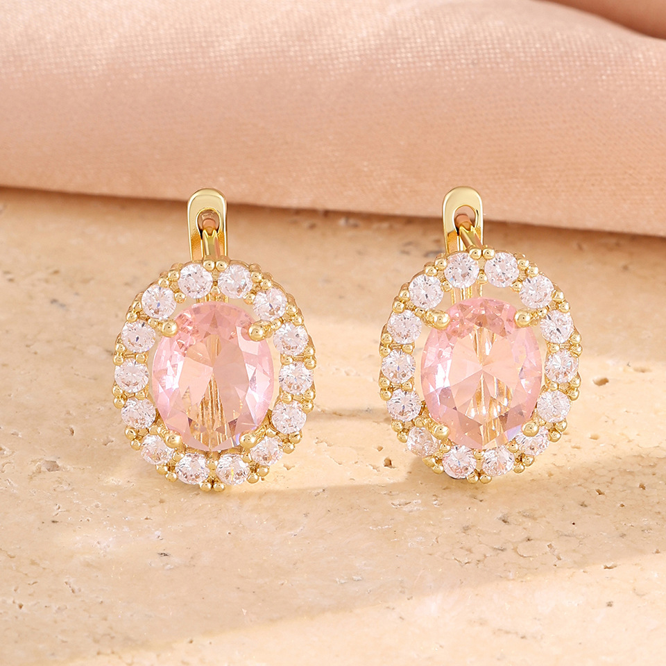 French-Style Oval Zircon Surround Earrings, Light Luxury, Niche Style, Versatile, Suitable for Girls' Daily Wear and Dates, Make the Face Look Smaller