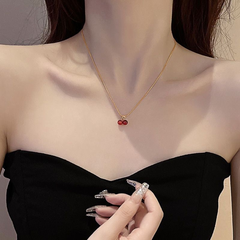 韩系显白红色樱桃吊坠项链女2025夏新款轻奢网红设计感气质锁骨链