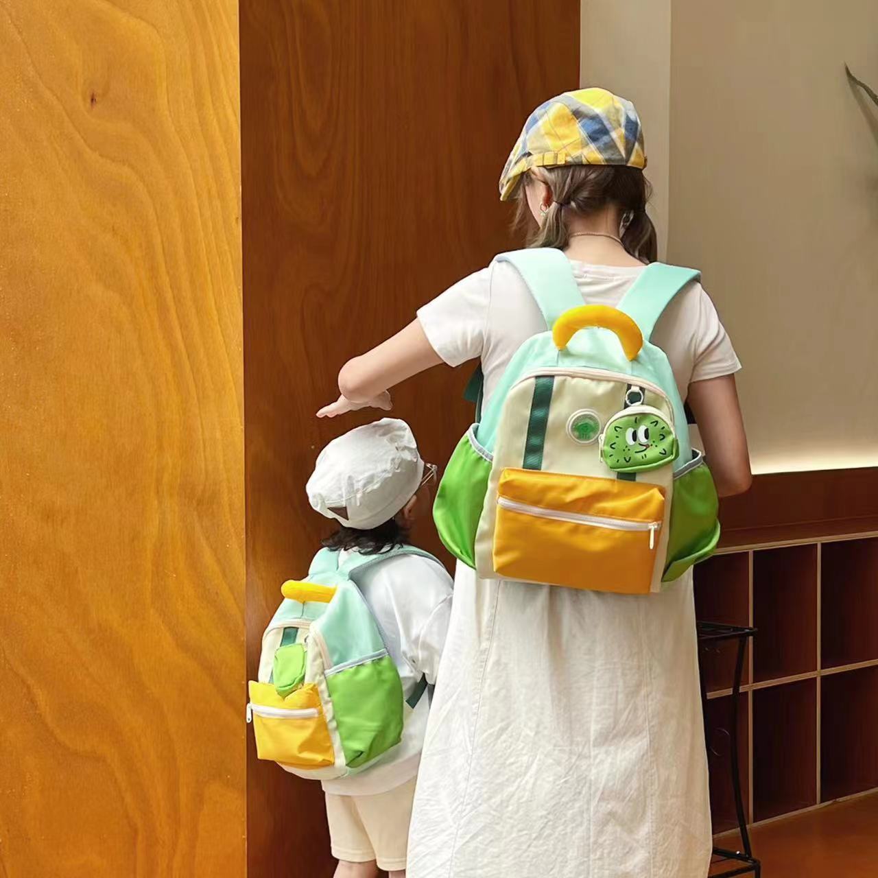 School bag for early age
