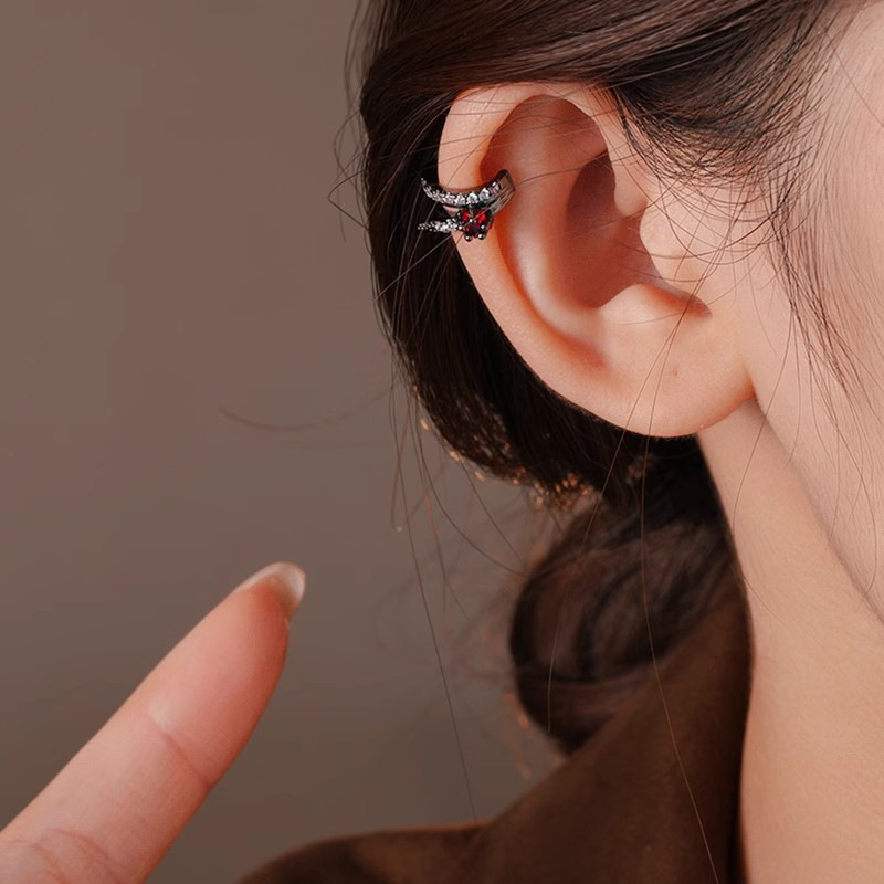 Red Zircon Star Water Drop Tassel Saturn Ear Clip Female Pierced Earrings Sexy Punk Dark Style Earrings