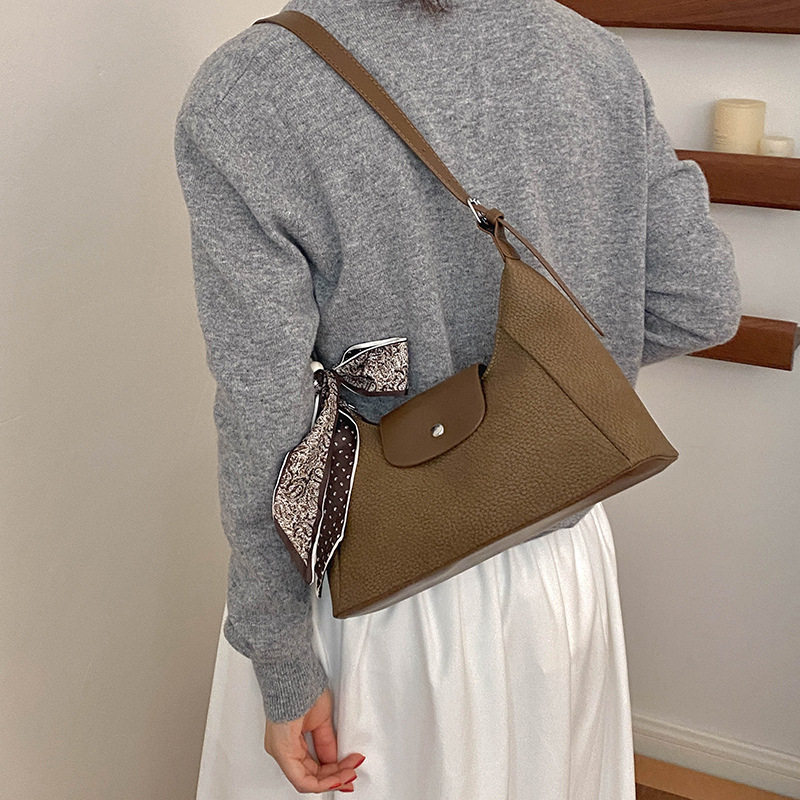 Túi xách tay nữ dáng sủi cảo cỡ lớn đeo vai/nách chất liệu PU mềm — Bùn, Màu caramel, Tên, Sâu chi tiết 24
