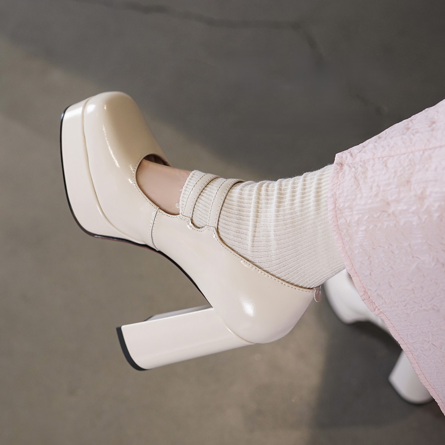 Giày cao gót nữ Mary Jane đế xuồng platform mũi vuông quai đôi khóa, gót 9 cm — màu trắng ngà, màu nude