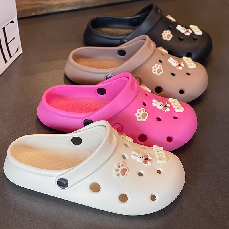 Wholesale explosion hole shoes half slippers cute and comfortable outdoor all-match breathable ladies bathroom girl Wholesale explosion hole shoes half slippers cute and comfortable outdoor all-match breathable ladies bathroom girl