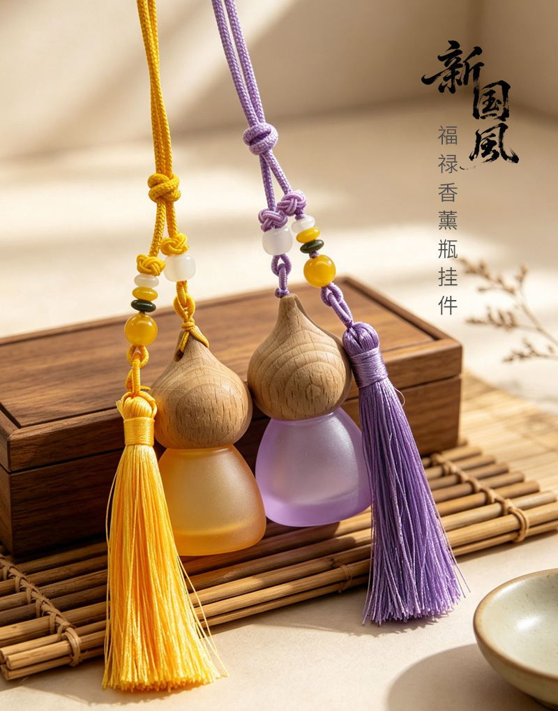New Chinese-style car air freshener pendant, gourd-shaped car rearview mirror decoration, high-end car interior decor, deodorizing perfume empty bottle