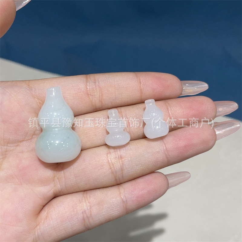 純粋な天然天山翠ヒョウタンのペンダントを卸売りします。|undefined