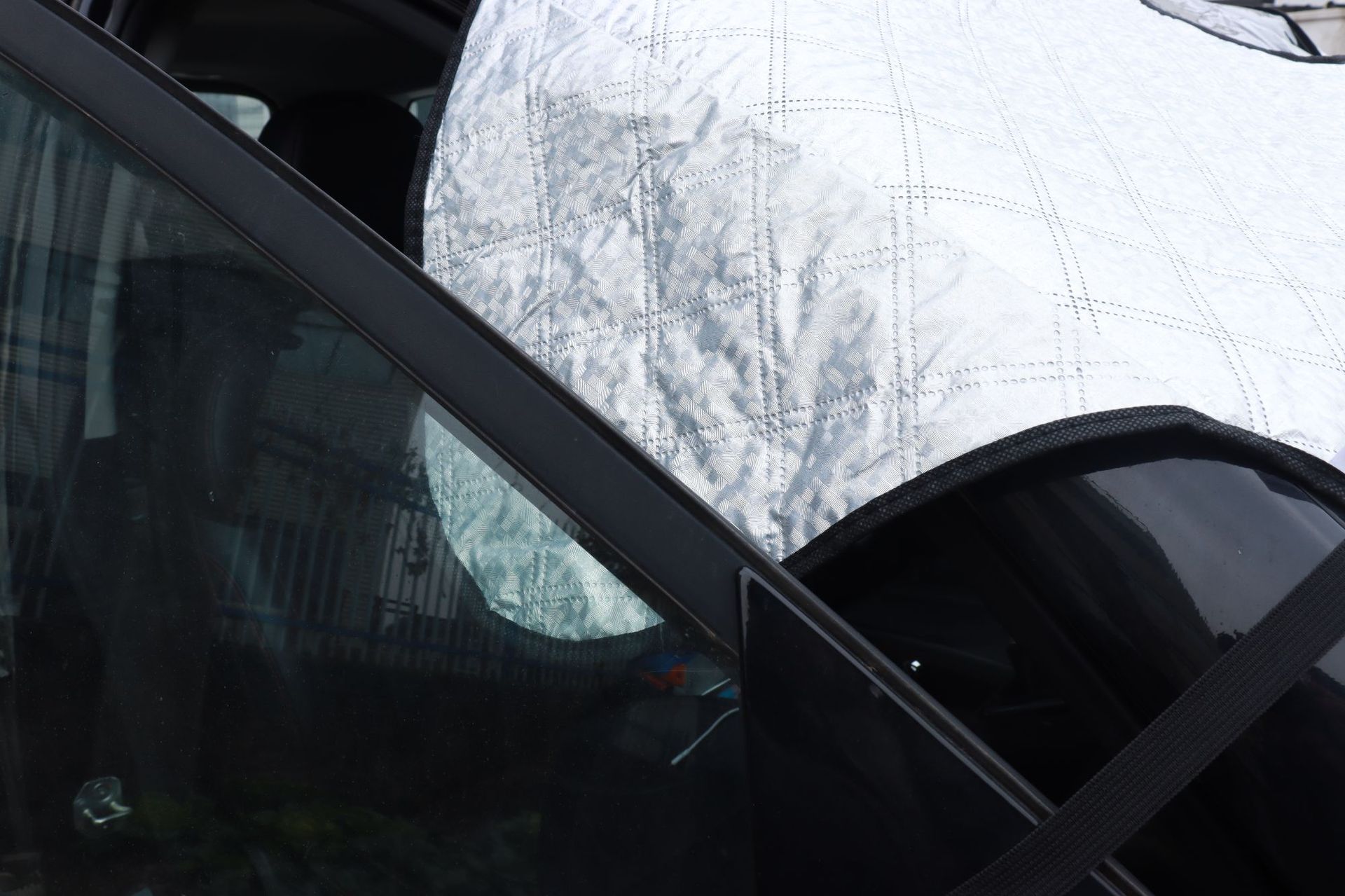 Cross-border window snow shield, front windshield ultrasonic perforated recorder, insulated snow cover, sun protection, thickened car sunshade