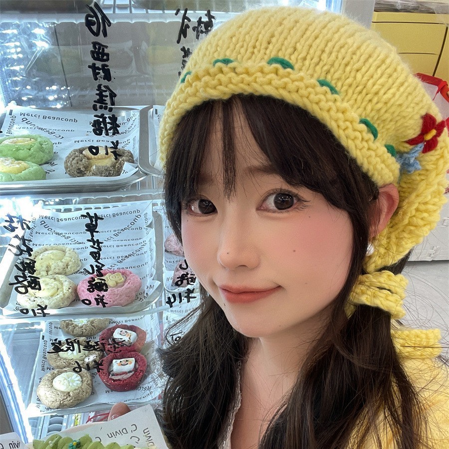 French Retro Handmade Flower Knitted Wool Triangle Headscarf for Women Autumn and Winter Hairband with Ear Muffs and Concave Shape
