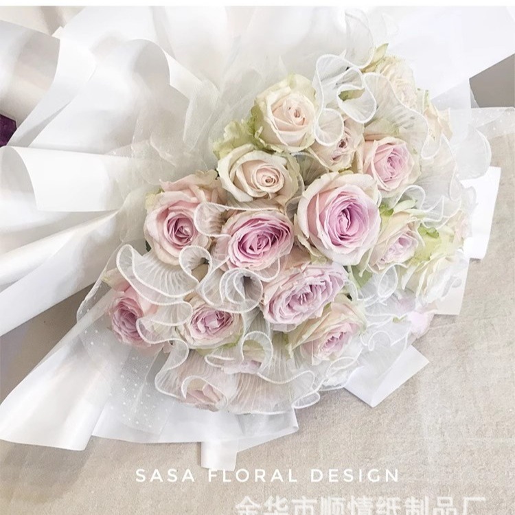 Flor fiesta fábrica venta al por mayor caliente unilateral florista de hilo ondulado embalaje de flores de malla de moda floral envoltura hilo