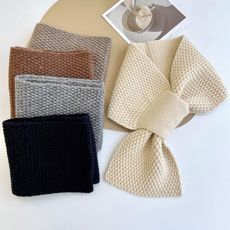 Otoño e Invierno Cruz de lana cálida bufanda de punto de las mujeres de estilo coreano versátil perezoso corto de color sólido protección del cuello pequeña bufanda de la moda