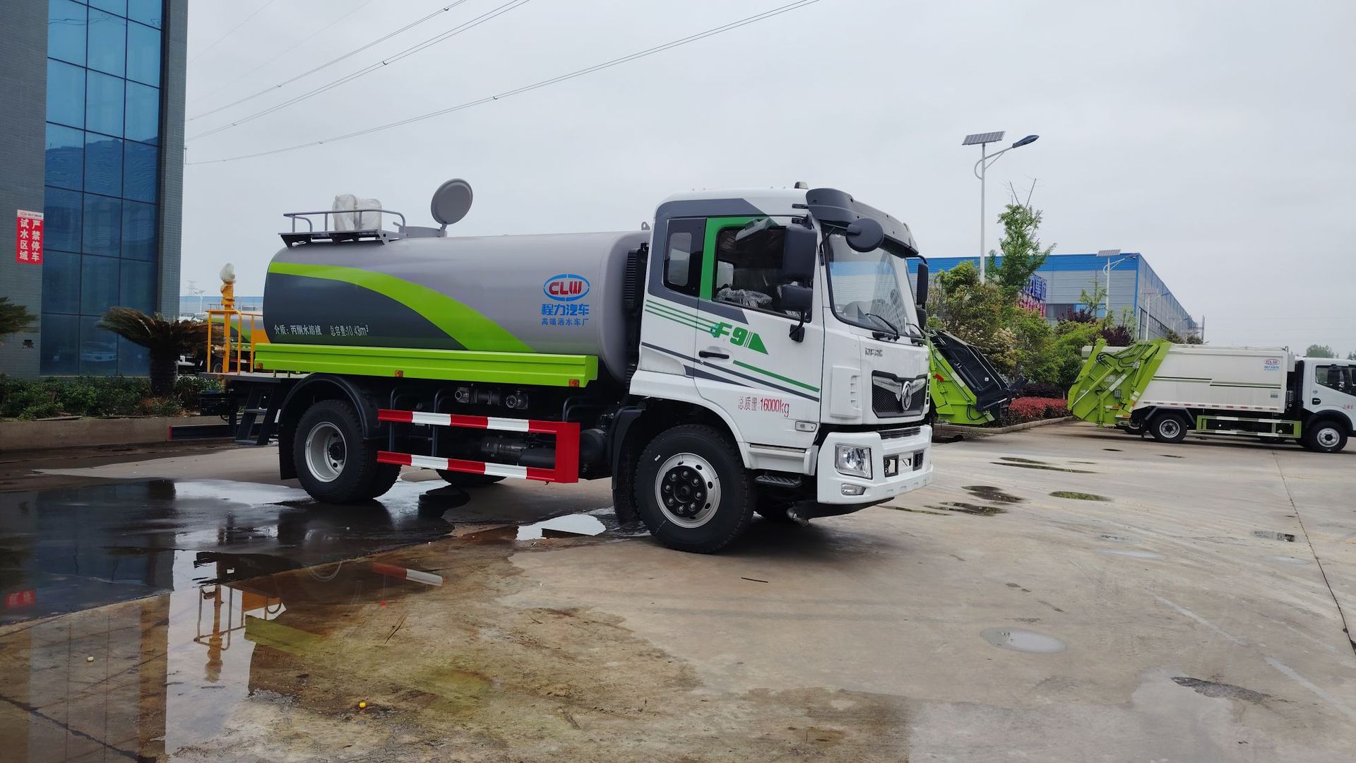 Dongfeng Forica 12-ton landscaping sprinkler truck, multi-functional 15-ton dust suppression vehicle, disinfection vehicle, water transport vehicle