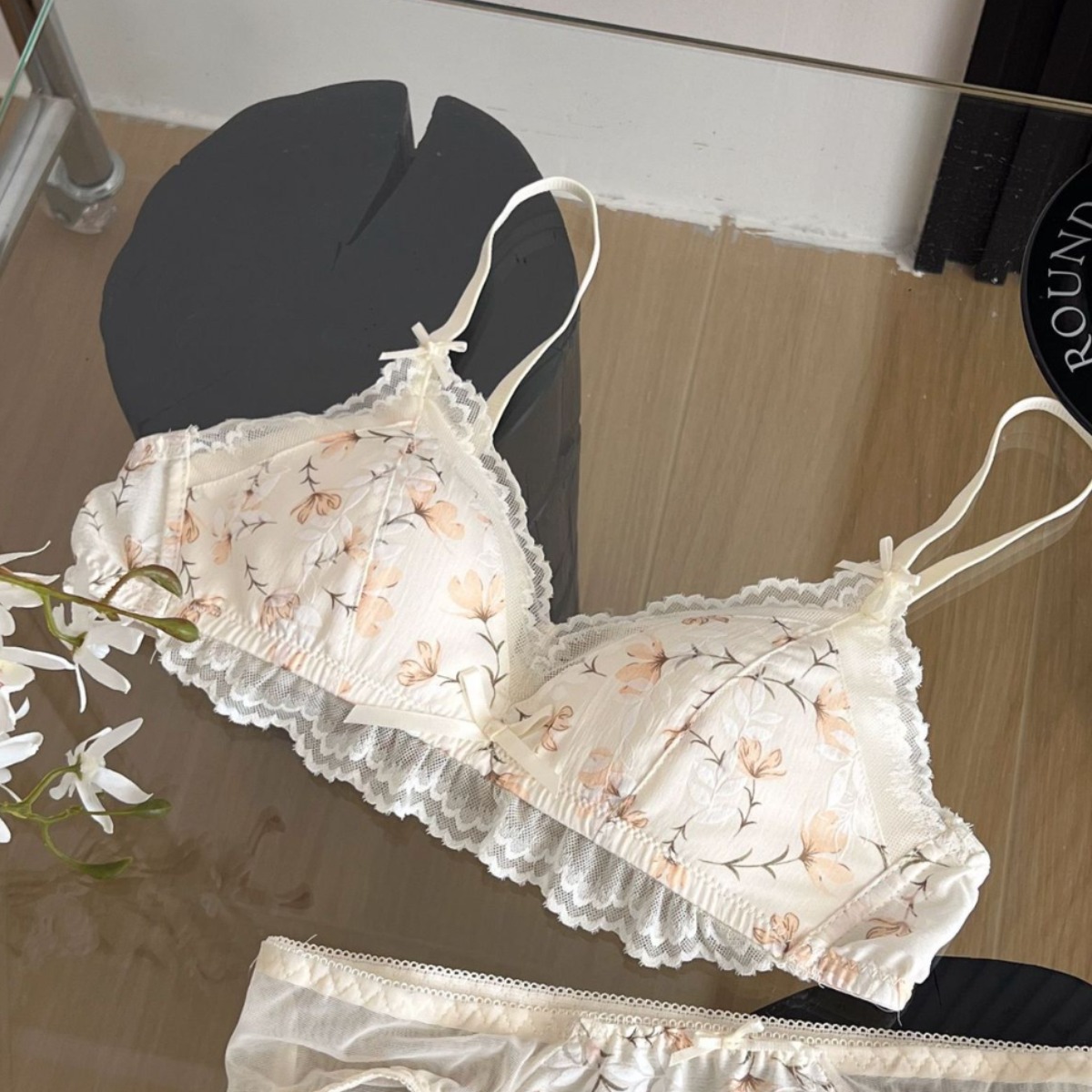 Venta directa de fábrica Comercio electrónico transfronterizo Sudeste de Asia Vietnam Tailandia Ladies French Triangle Cup Sujetador de encaje