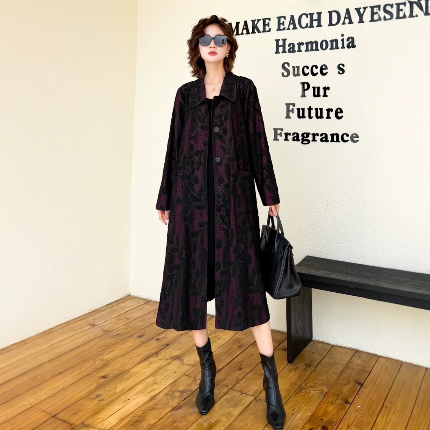 大码色织长款风衣女秋冬赫本风开衫妈妈高级气质提花复古显瘦外套