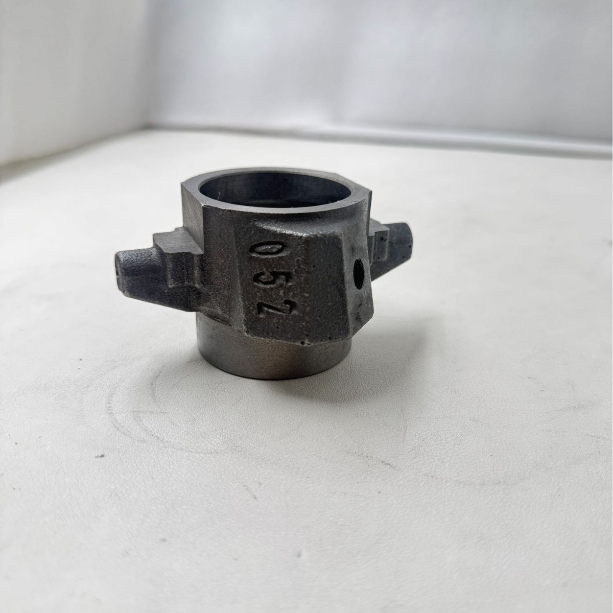 Separation bearings are suitable for agricultural machinery and are available in stock. Clutch bearing model 1-31321052-2 is used for automobile clutches