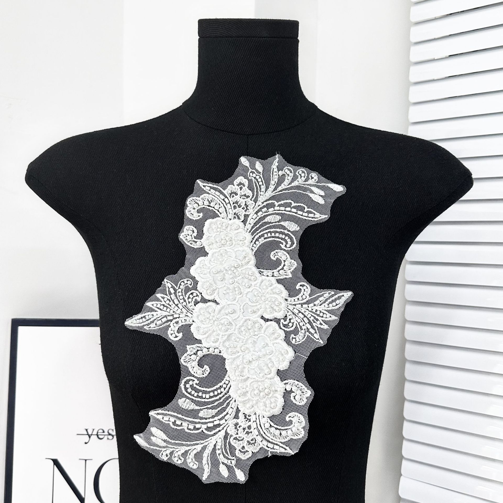 Mesh blanco clavos de tela de perlas bordado de color sólido encaje pegatinas de flores ropa vestido camisa tocado de pelo decoración image 4