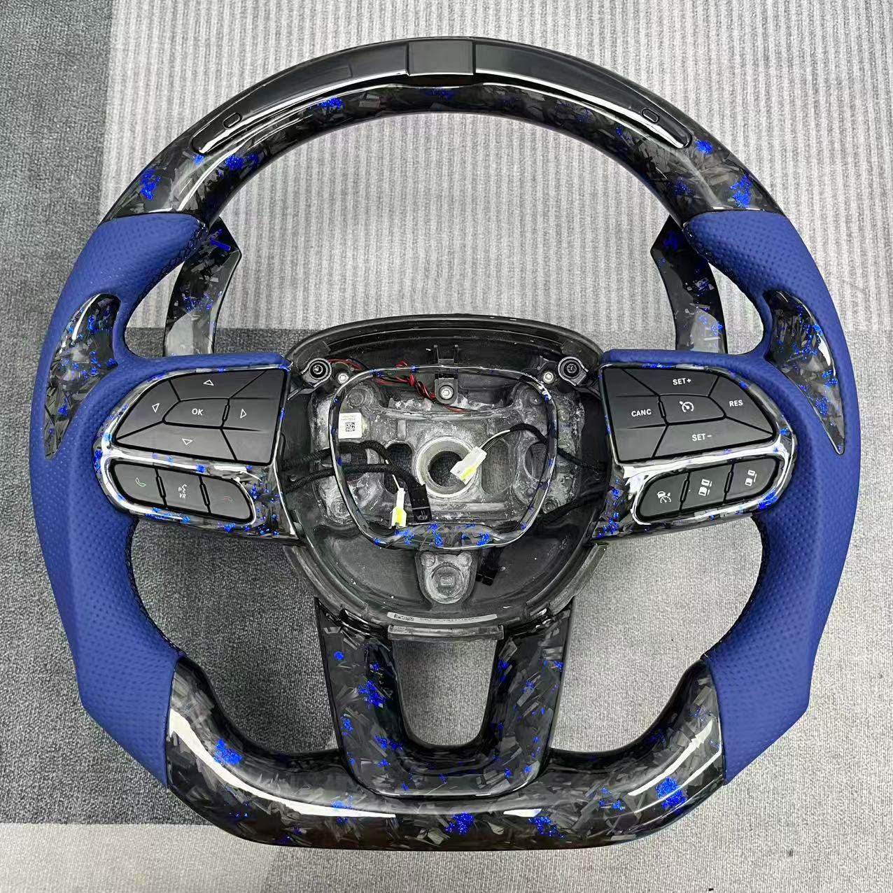 Customized Carbon Fiber Steering Wheel Suitable for Dodge Challenger Srt Dodge Hellcat Charger Modified with Led Lights