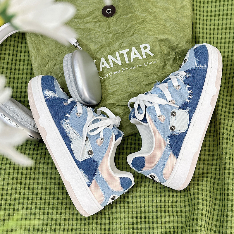 Xu Lings „Cold Sticky Bread“-Schuhe, kontrastierendes Canvas-Panel in Cowboy-Blau-Pink, Dopamine BAKE-Skateboards für Männer und Frauen_voghion.com