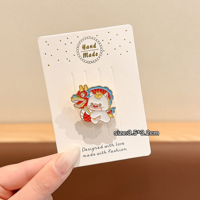 2026 Año Nuevo dibujos animados pony broche insignia año del caballo día de Año Nuevo regalo pequeño para el personal ropa bufandas accesorios