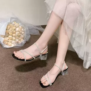 Сандалии на каблуке-столбе, кристаллы-камни, прозрачная каблук-блок, пояс на щиколотке в одну линию, двухсторонняя носка