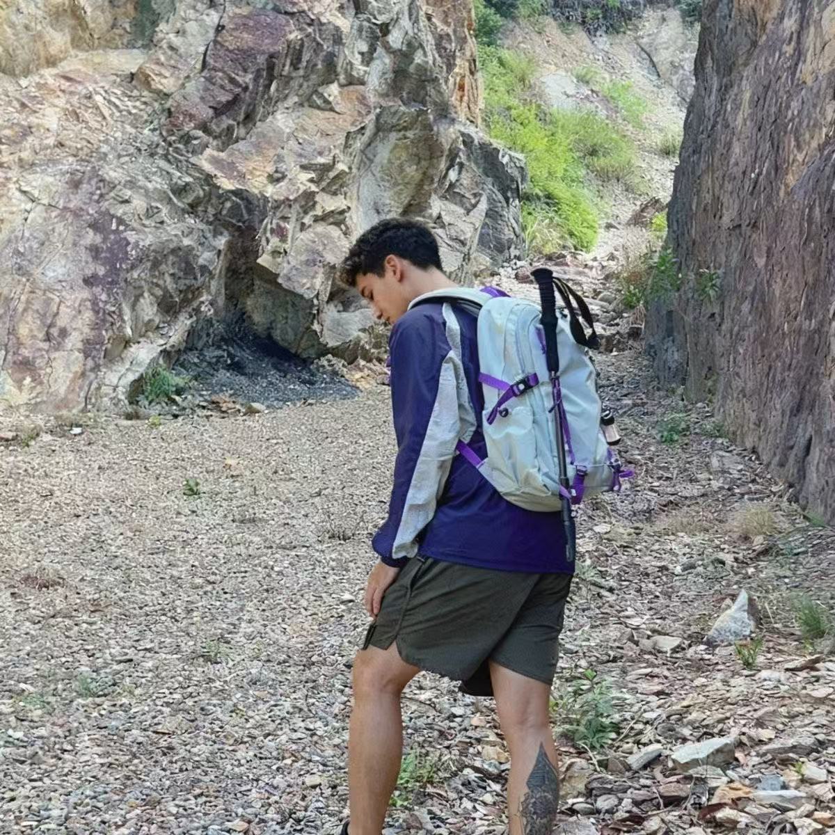 Outdoor Backpack 30L Large Capacity Lightweight Multi-Functional Travel Hiking Backpack Commuter Yellow Black