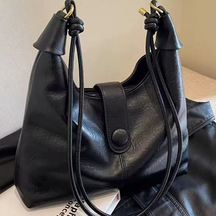 Ретро-сумка через плечо большой вместимости 2025 года. Новая, повседневная, простая, высококачественная, универсальная сумка-тоут.