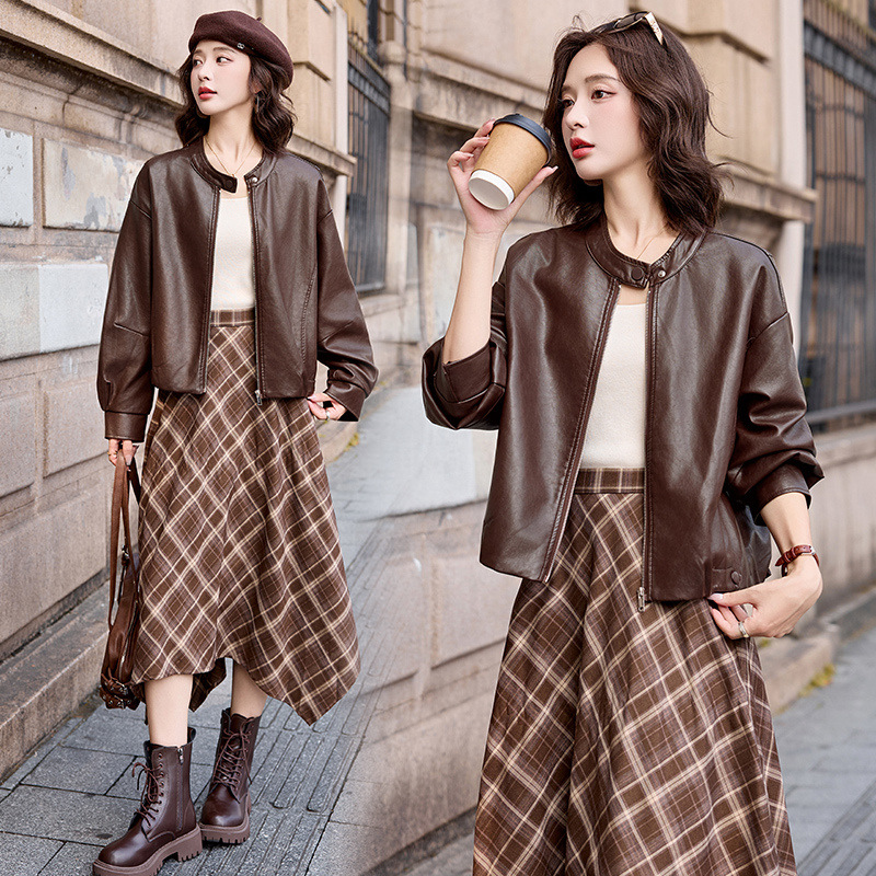 Genuine Leather Women's Short Jacket with a High-End Feel, Versatile for Autumn, Suitable for Petite Figures, Made of Vegetable-Tanned Sheepskin with a Stand Collar