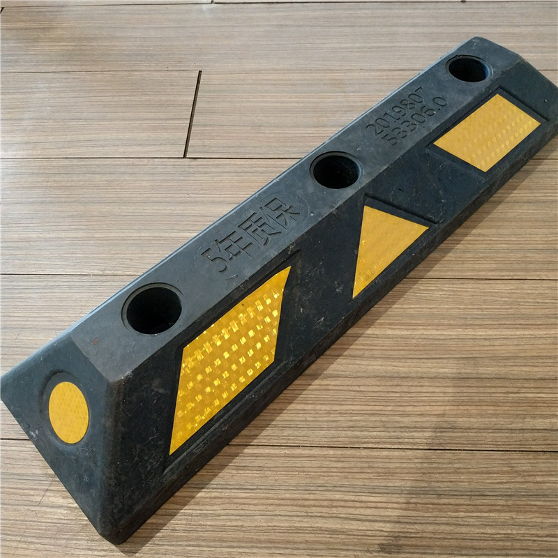 厂家批发车轮定位器 橡塑抗压汽车轮胎定位器 地下车库停车场设施