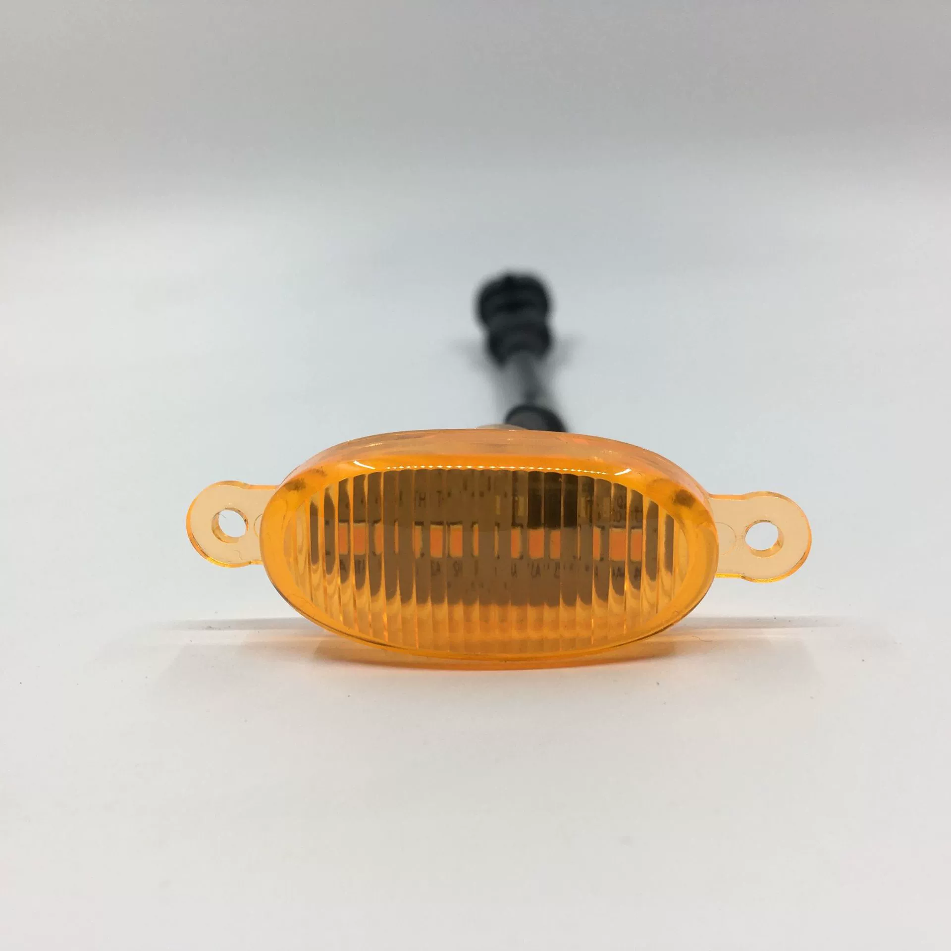 Автомобильные светодиодные фонари выделяют маленькие желтые огни 16 -19Toyato внедорожный пикап Модифицированная решетка радиатора чистая Маленькая желтая