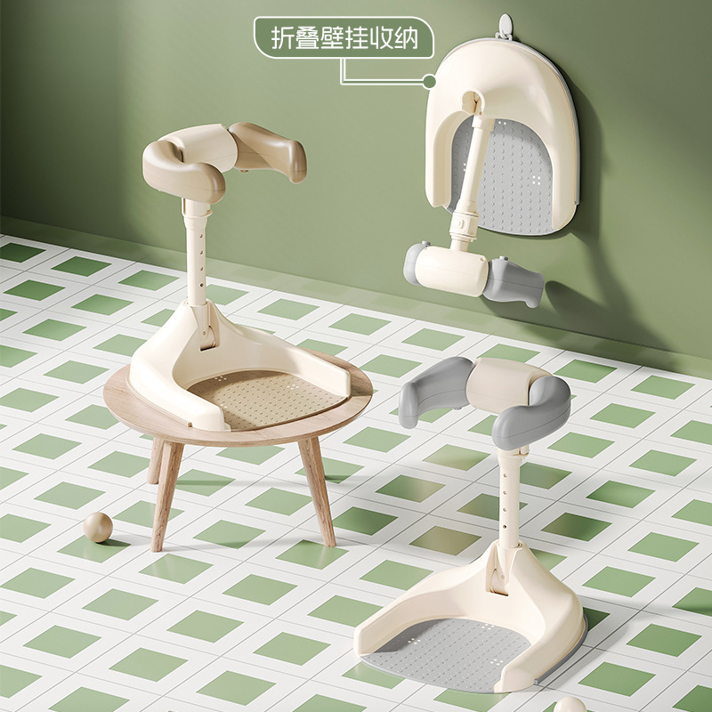 赤ちゃんは立って風呂の神器を風呂に入ります。子供は立って風呂に入ります。|undefined