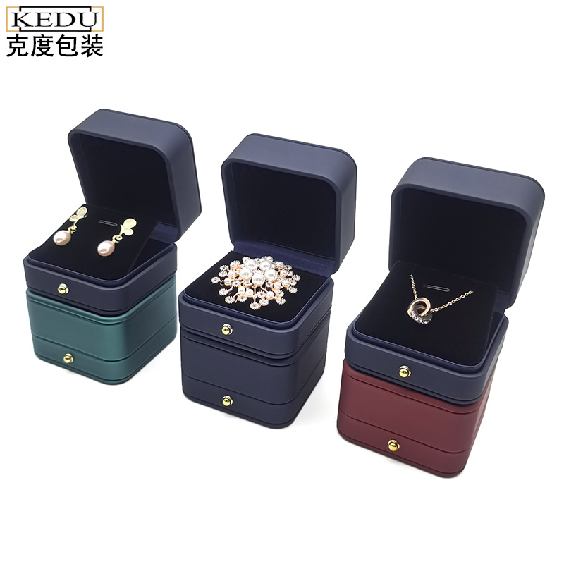Caja de joyería de alta gama 2024 nueva joyería de cuero PU de alta gama caja de collar caja de anillo caja de embalaje de aretes caja de aguja de pecho