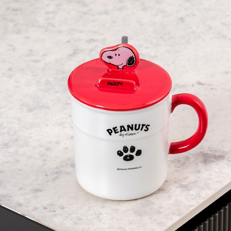Taza de agua Snoopy auténtica, taza de pareja creativa de dibujos animados, taza de alto valor con tapa, taza de regalo de cerámica con cuchara