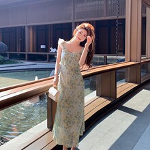 法式碎花裙小飞袖连衣裙女装夏季淡雅气质海边度假风收腰裙子短袖