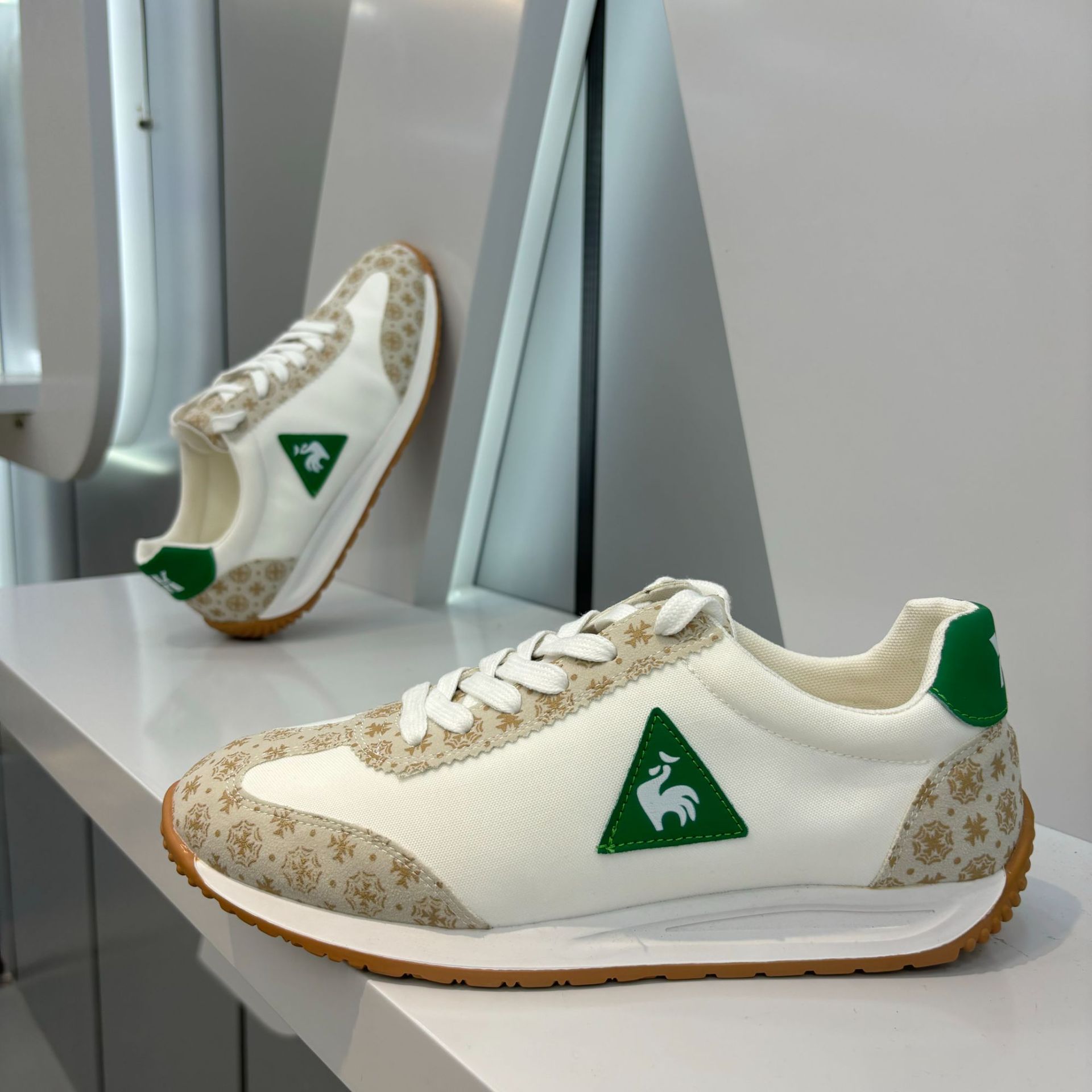Sneakers uomo bianche scarpe casual comode da passeggio_voghion.com